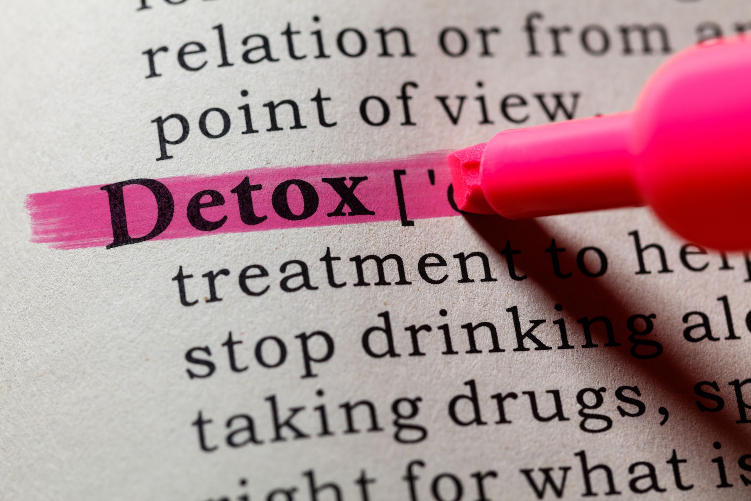 A felt tip highlighter highlighting the word "Detox" in a dictionary